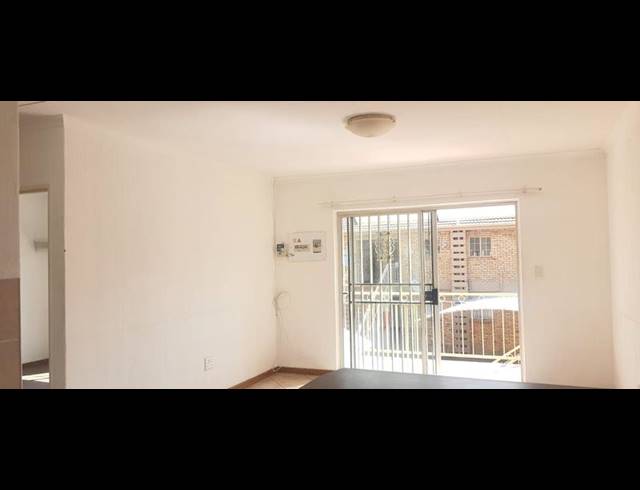 2 BEDROOM PROPERTY TO RENT IN HELIKONPARK